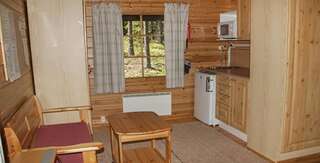 Кемпинги Ihala Camping Уусикаупунки Четырехместный коттедж с общей ванной комнатой-6